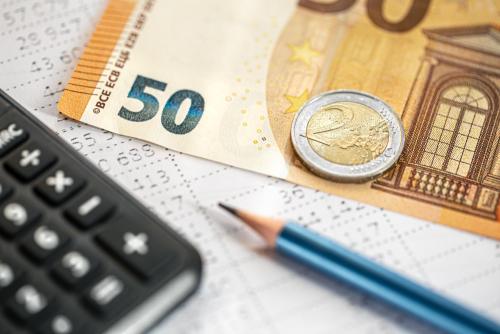 El Gobierno retrasa a 2027 la reforma que prohíbe que los pluses se incluyan en el salario&nbsp;mínimo